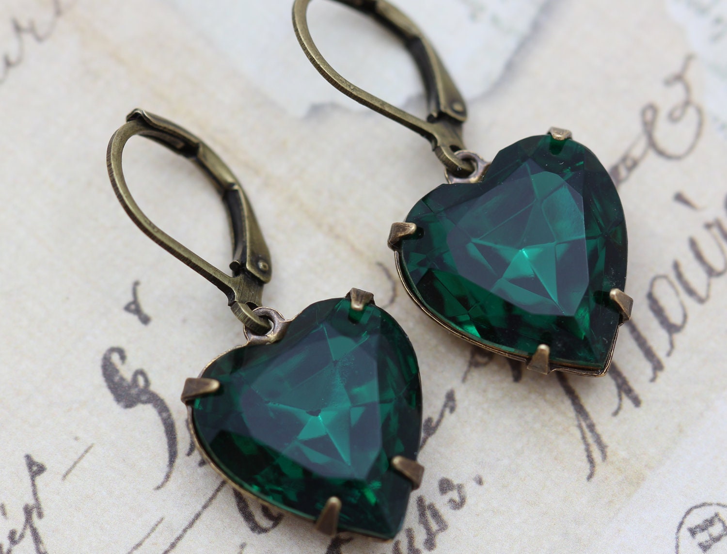 Vintage Earrings Emerald Green Hearts Glass -  May Birthstone Wedding Love Faceted Heart - Bridesmaids Bridal Earrings