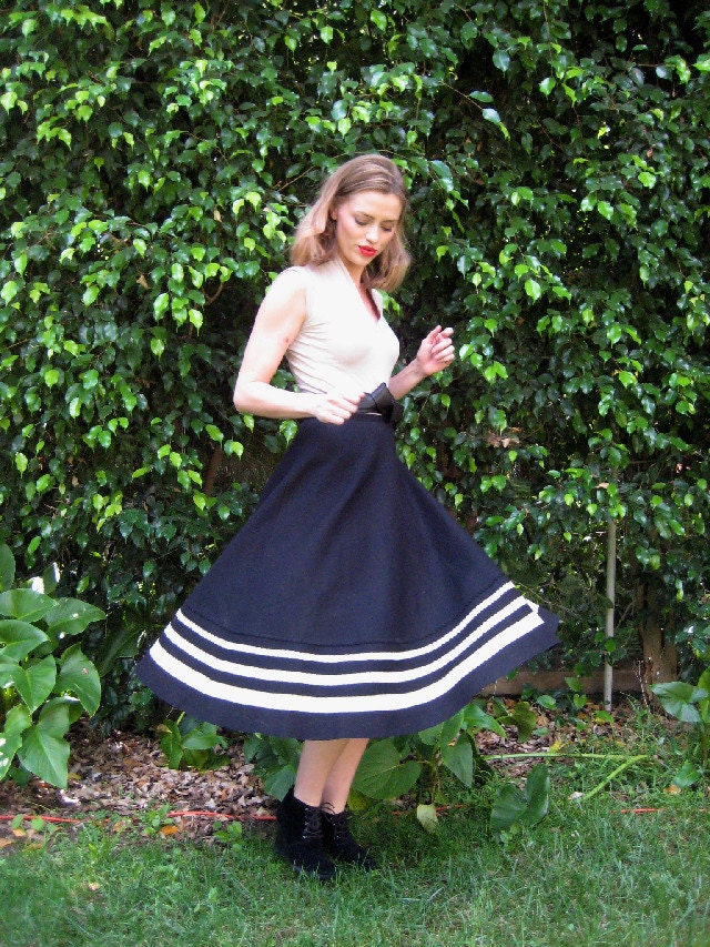 Lovely 1950s Black & White Wool Felt Skirt -- Small