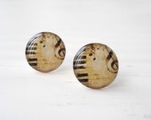 Treble clef earrings in beige black, vintage piano music jewelry, small ear studs posts