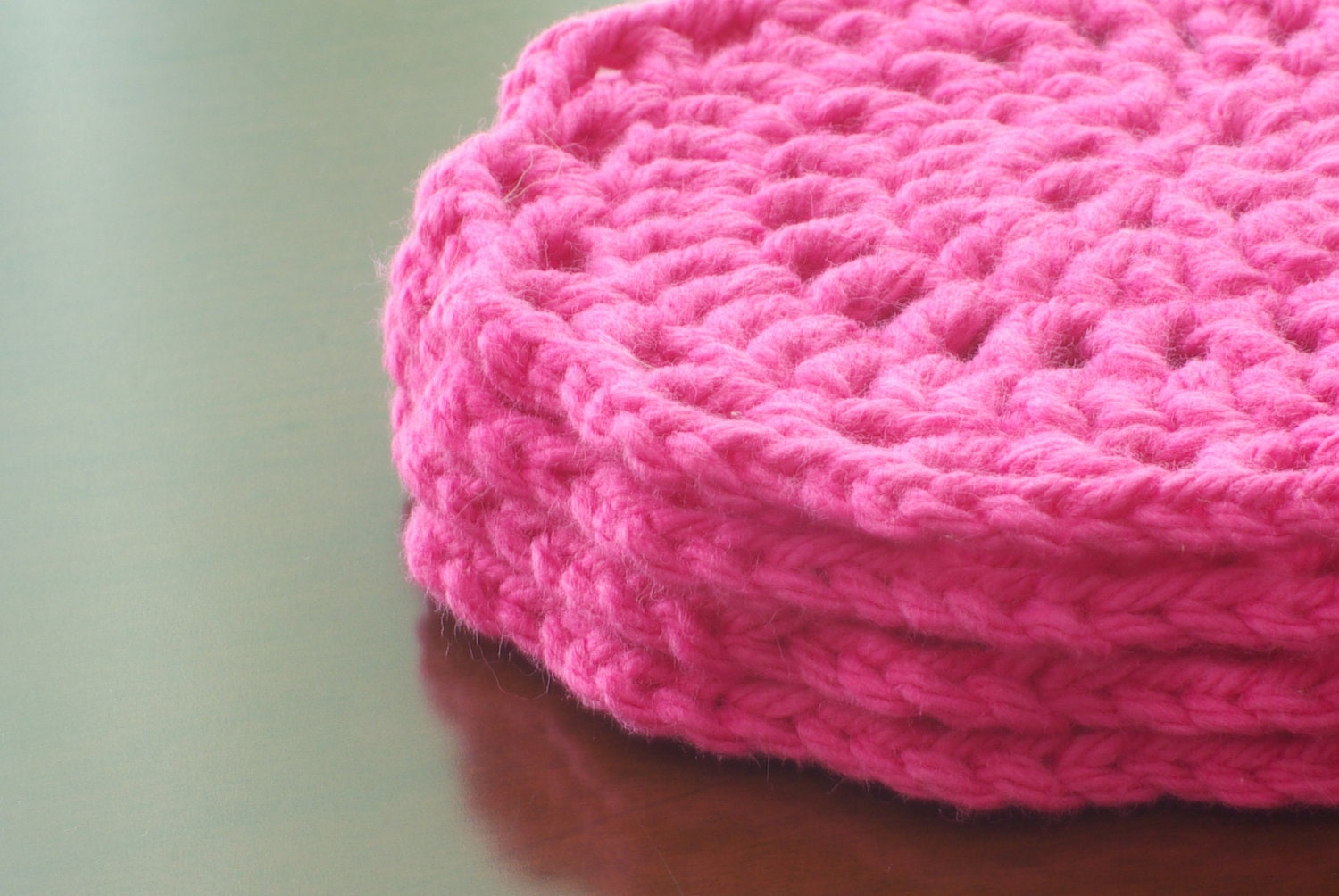Doily Crochet Coaster Set of 4 - Bright Pink - Round 4 1/8" / 10.5cm