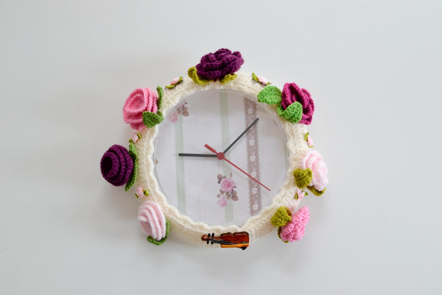 Romantic vintage rose clock with wooden violin