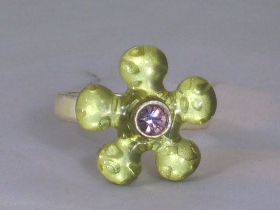 Rare Guess Designer Mod Retro Style Ring Hibiscus Lime Green Flower Rhinestone Size 7
