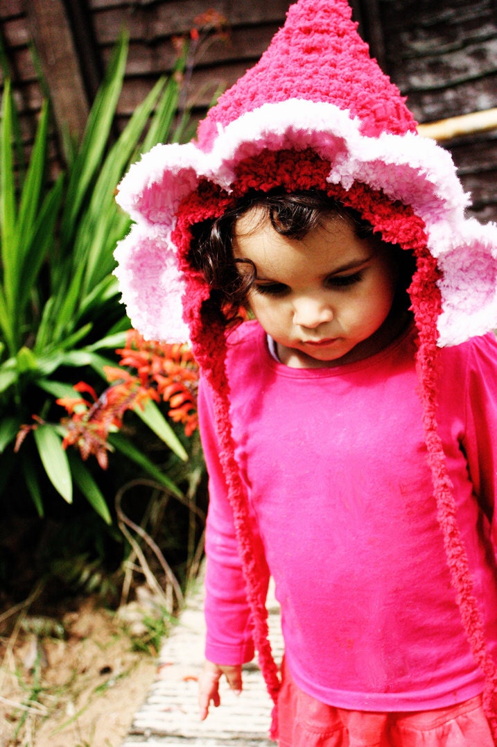 SALE 3 to 6m Daisy Baby Red Flower Hat Red Riding Hood Baby Daisy Bonnet Red Hood Baby Pink Petal Baby Hat Flower Bonnet Red Hat Photo Prop