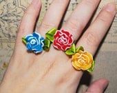 Soft petals - a pretty flower adjustable ring