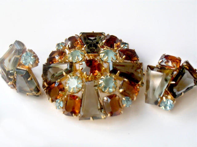 JULIANA Keystone Brooch Earrings Smoky Blue Rare Tapered Baguette Rhinestones Vintage Confirmed D & E High Fashion Jewelry