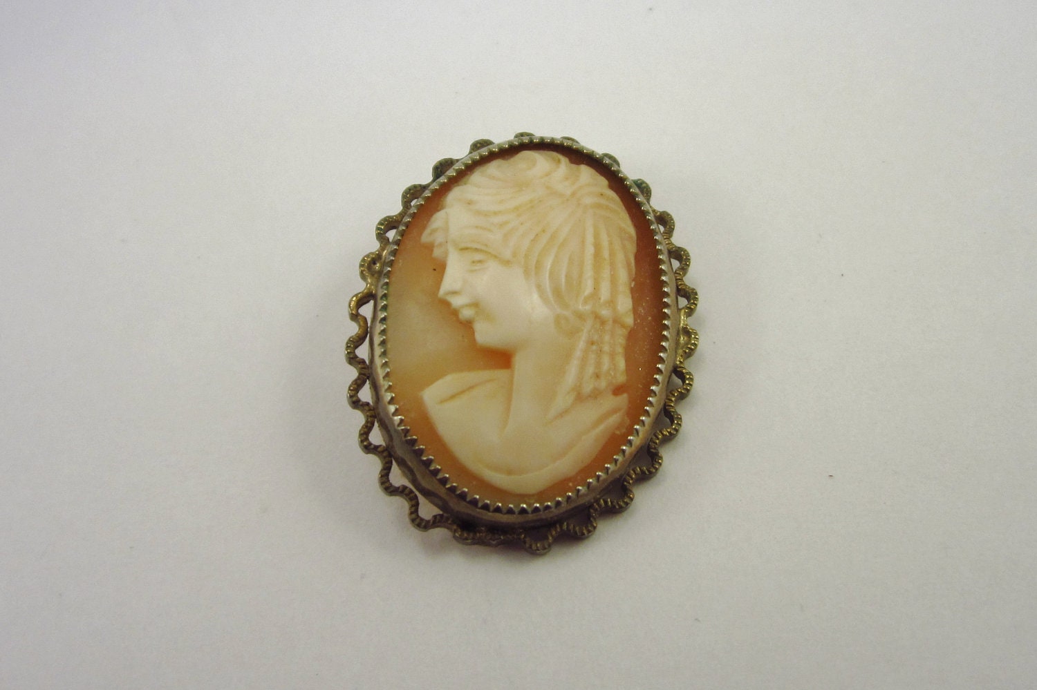 Vintage Shell Cameo Pendant - 12K Gold Filled