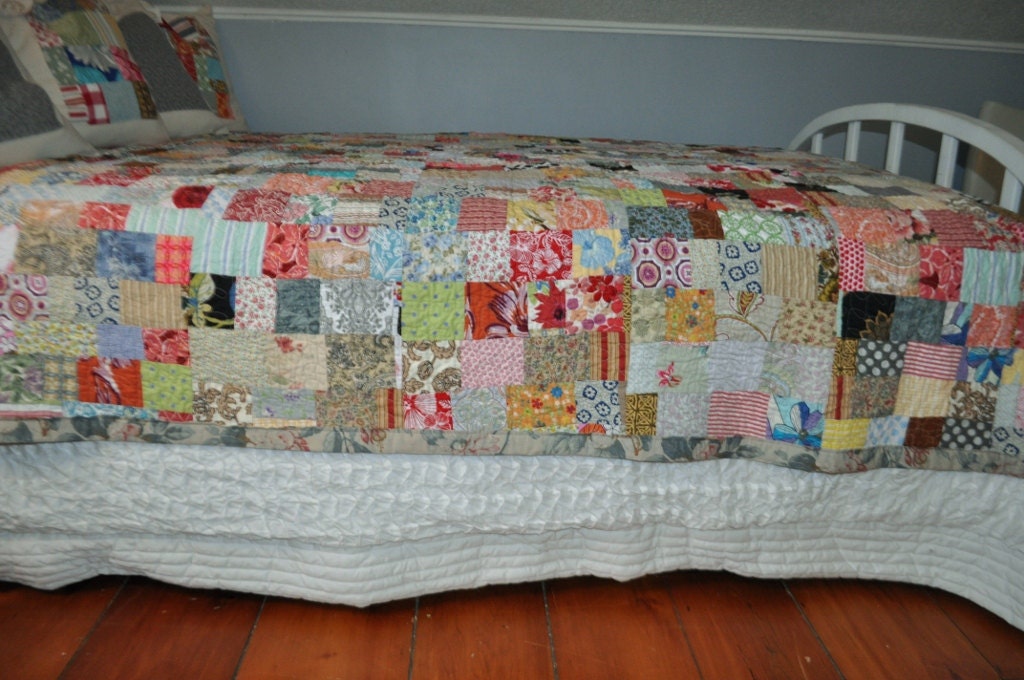 farmhouse quilt -- professionally quilted -- queen sized and charming