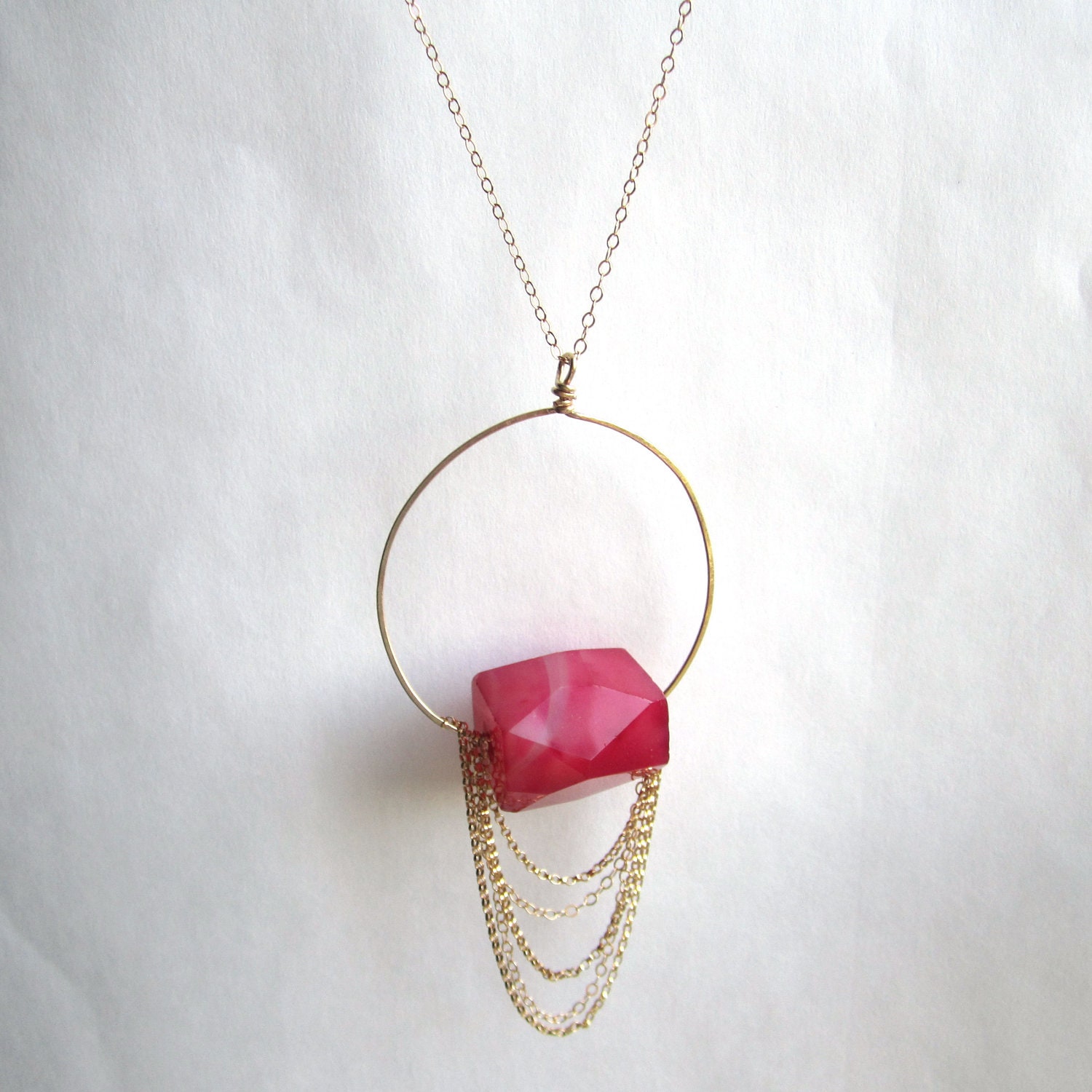 hammered metal circle fuchsia agate drop necklace