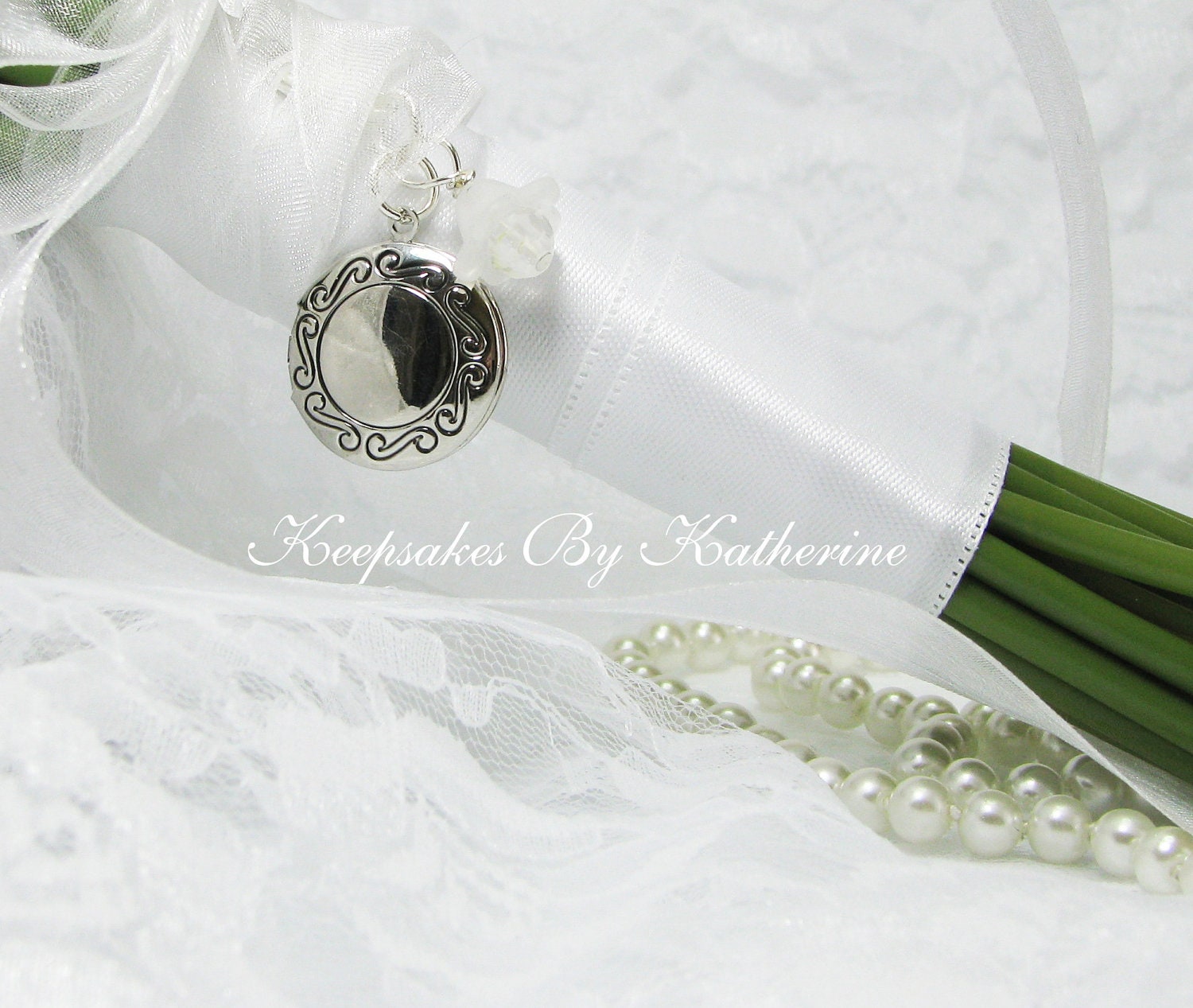 Round Locket Bouquet Charm