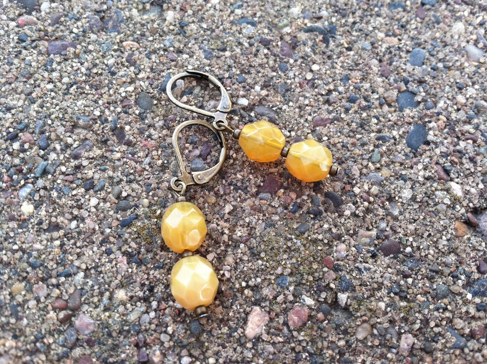 Caramel Creme Leverback Earrings