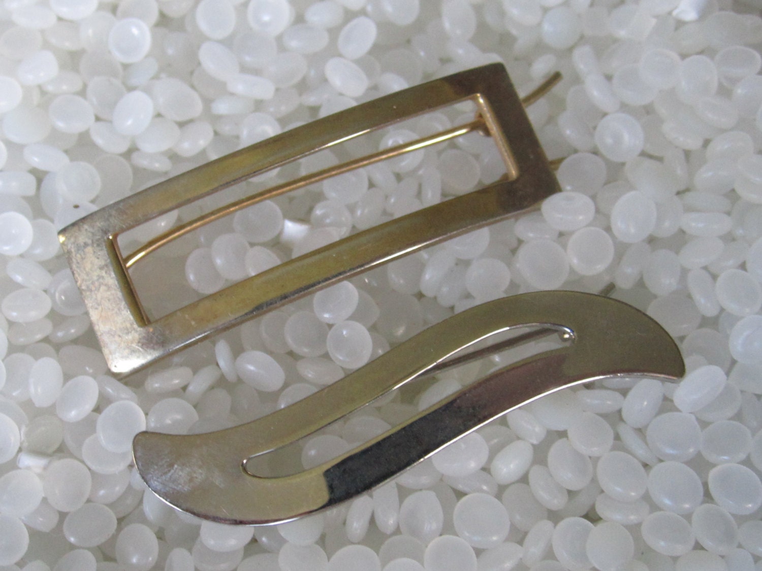 Silver tone and  gold tone 1970s   vintage barrettes