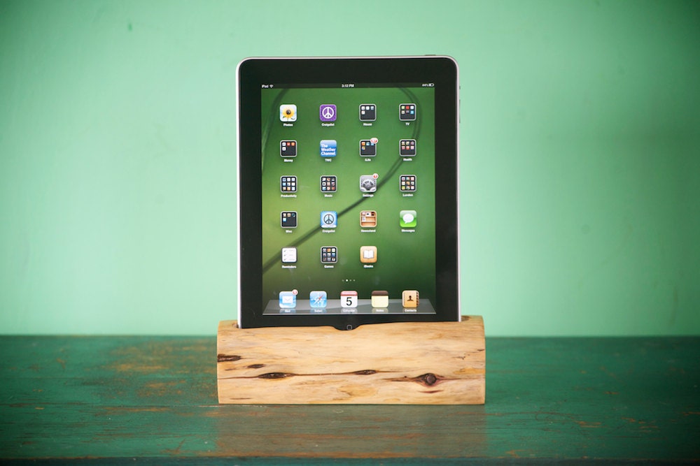 iPad. iPad2. iPhone. iPod docking station handmade of Cedar by woodtec