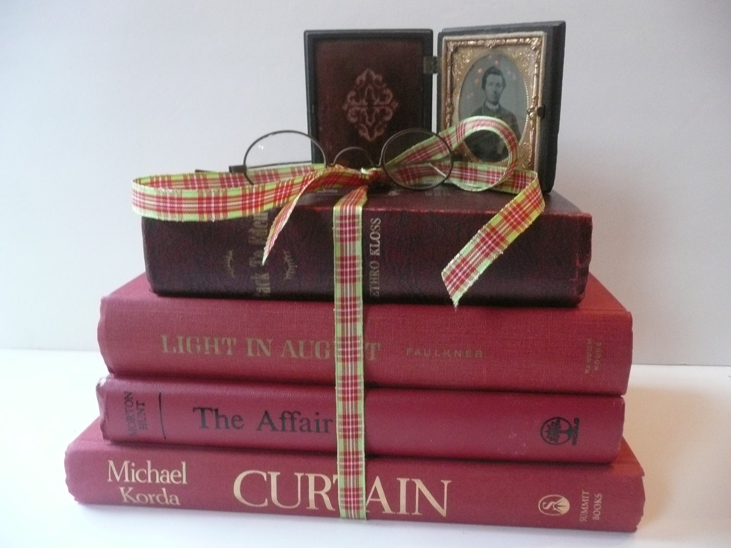 Vintage Red Books Shabby Chic Holiday Home Decor Cottage