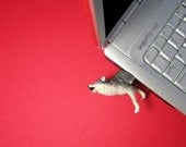 16 GB Wolf USB Flash Drive