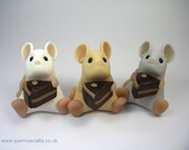 Little Mouse with Chocolate Cake Ornament Sculpture Cake Topper
