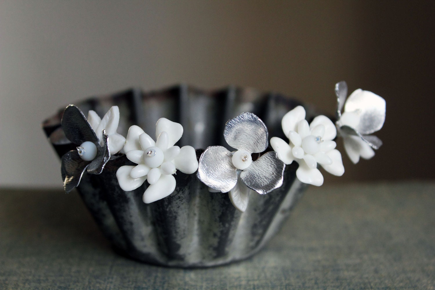 Flower hair pins white and silver floral head piece bridal hair accessory set of 5 hair clips