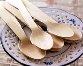 Set of 20 Disposable WOODEN SPOONS with CUSTOM message kraft labels - eco-friendly & biodegradable - birthday party, weddings, baby shower