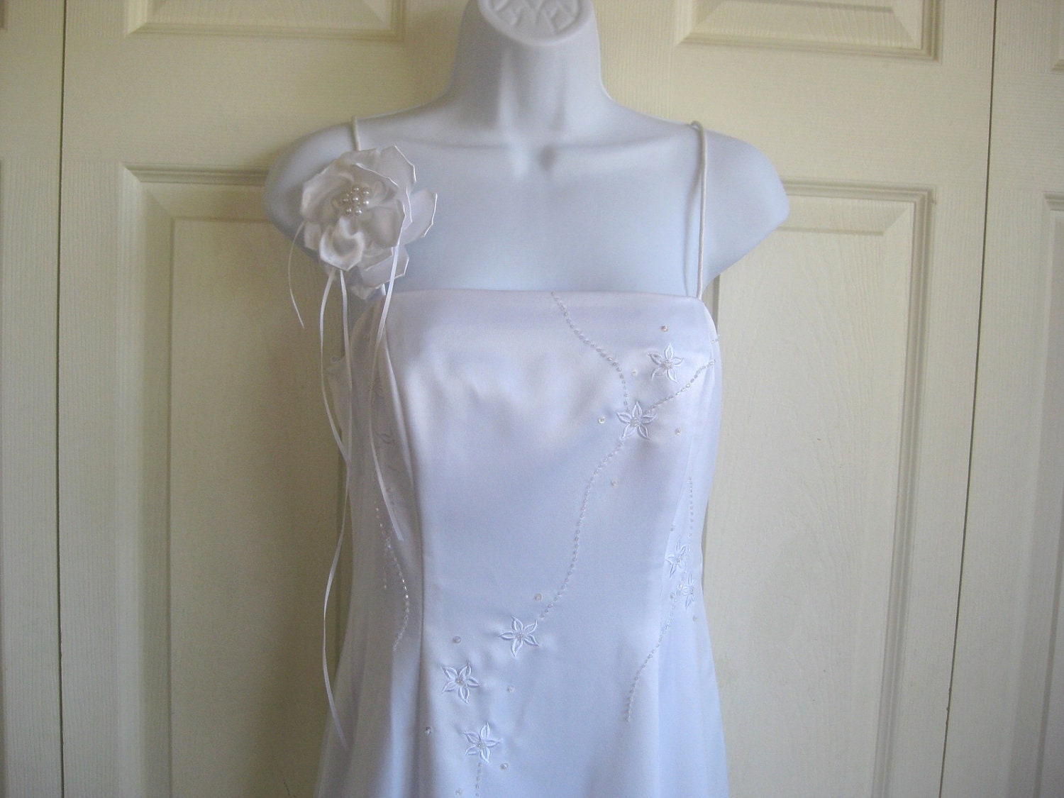 Bridal Wedding Dress Vintage Size 4 Beaded / Applique & Free Gift