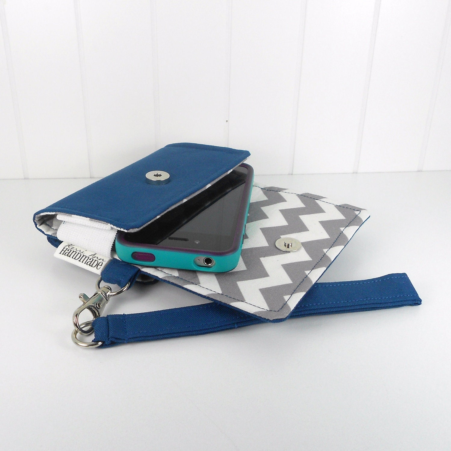 The Errand Runner - Cell Phone Wallet - Wristlet - for iPhone/Android - Navy/Chevron in Gray