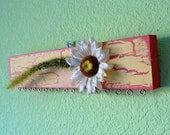 Earring holder - Daisy and Grass - Red & Yellow