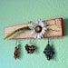 Earring holder - Daisy and Grass - Red & Yellow