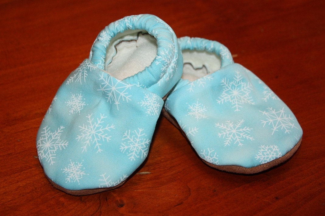 6-12 Month Snowflake Baby Booties