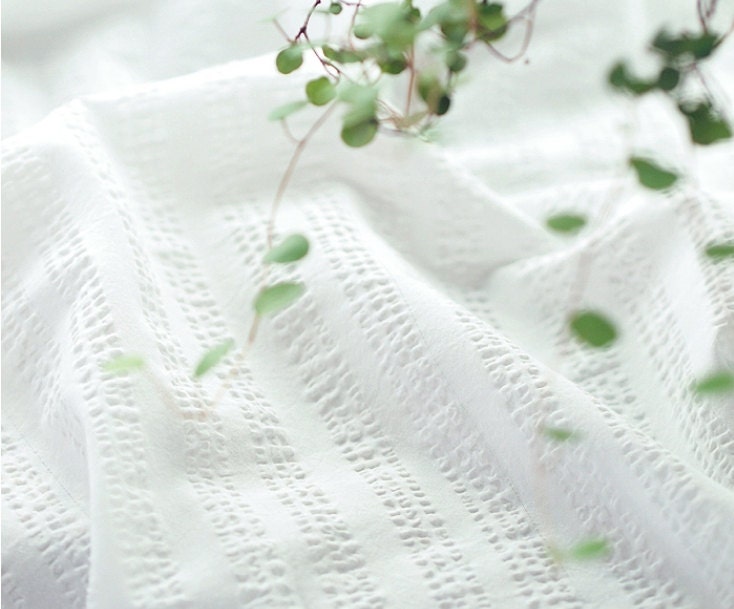 metalic ripple cotton  1yard (44 x 36 inches) 47773 white