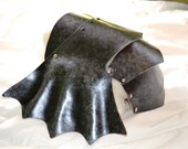 Segmented Gothic Spaulder - Shoulder Armor