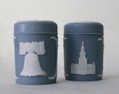 vintage/kitschy 70s salt & pepper shakers/ bicentennial liberty bell philadelphia 1970s