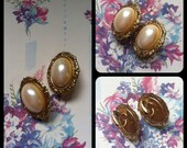 Vtg 80s Pearl Gold Cameo Clip On Earrings