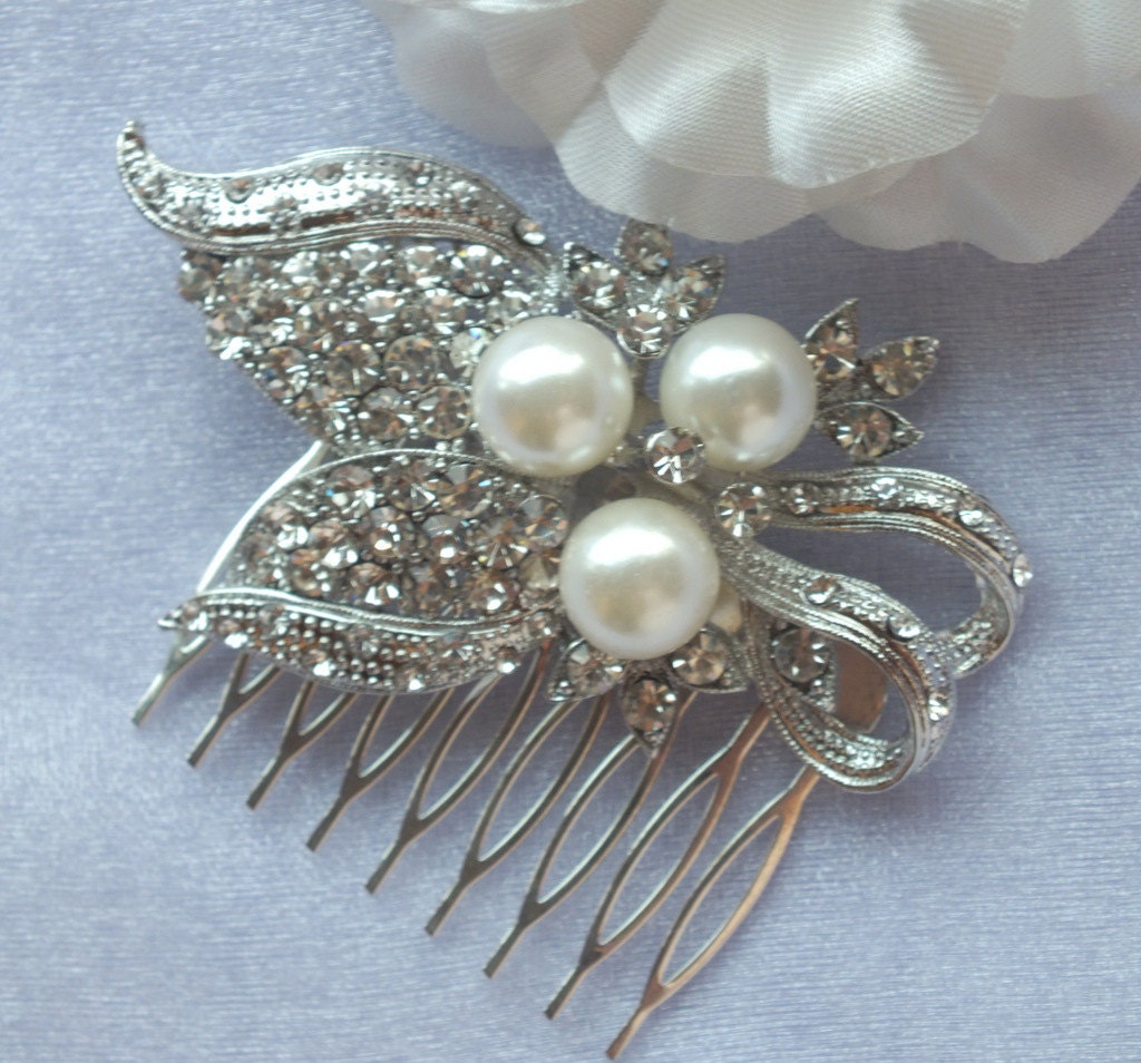 Vintage style Austrian Rhinestone and Shell Pearl Bridal Comb