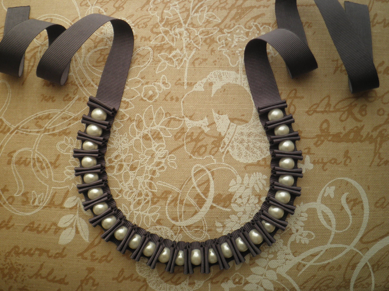 Ribbon and pearls necklace - Grey ribbon necklace with white glass pearls