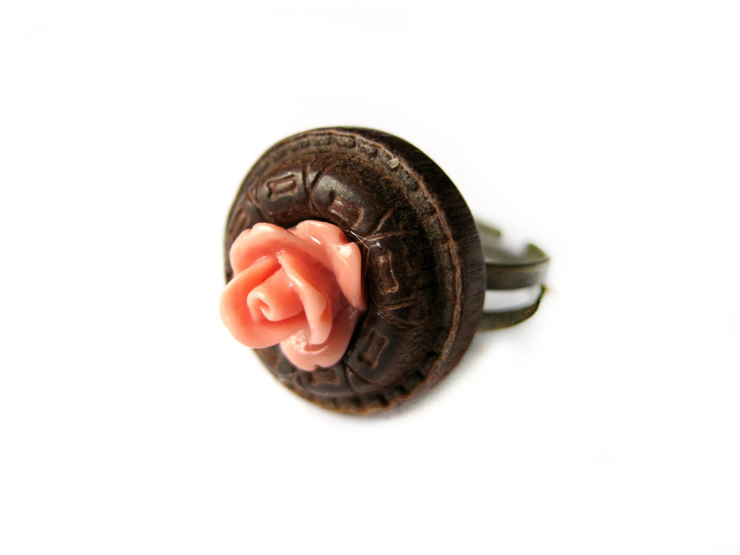 Peach ring, pink and brown, wood ring - Vintage button ring, button ring - small rose, flower ring, rose ring - antique brass band