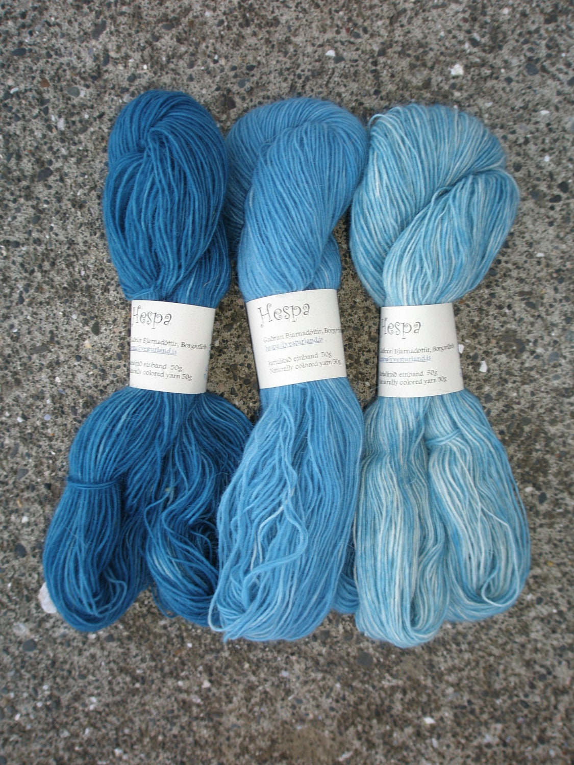 Make your own Icelandic "Hyrna" Shawl.