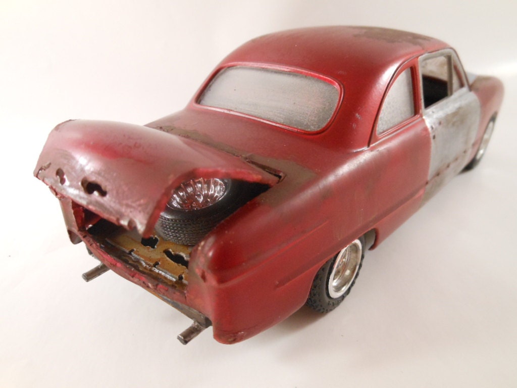 1950 Ford 1/24 scale model car in red