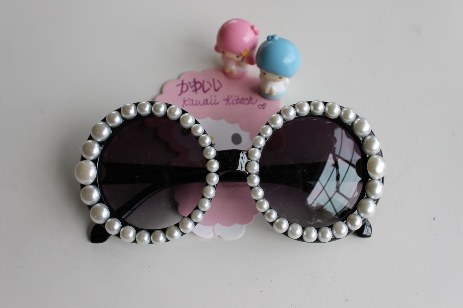 Wraparound Ivory Pearls on Black Round Retro Round Sunglasses