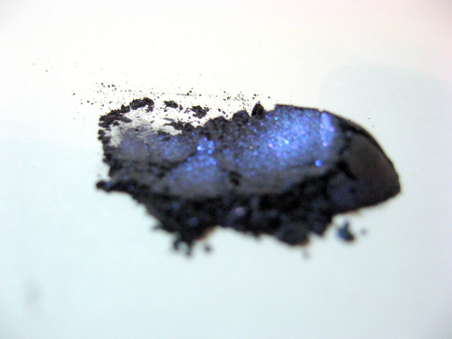 Mineral Eyeliner Shadow in BELLA DONNA blackened royal blue belladonna eye liner