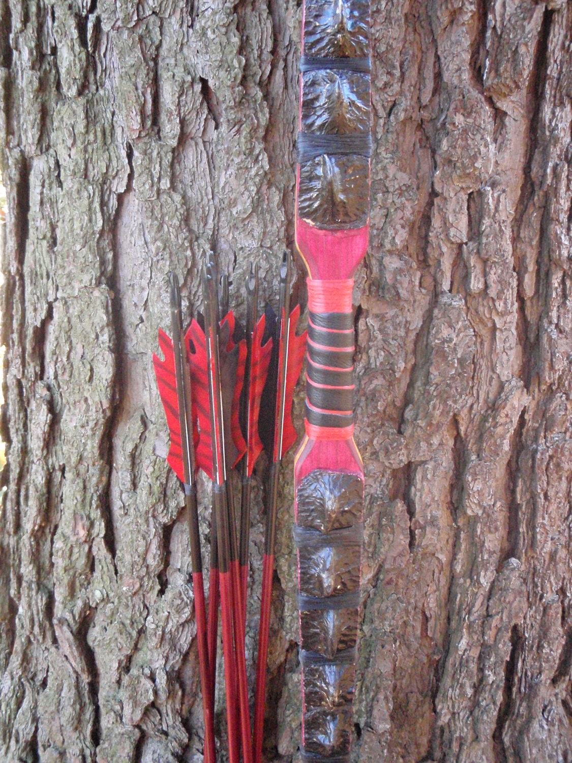The Dragon buffalo bow, 32lb at 20", Osage and Hickory bow with Alligator, comes with arrows, traditional wood archery bow