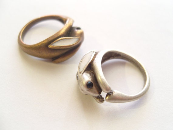 Bunny Ring, Rabbit Ring, Antique ring, Animal Jewelry, white rabbit