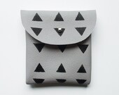 COIN PURSE // soft grey leather with black triangles