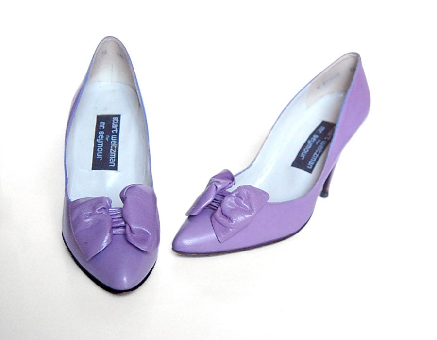 Purple Shoes /  8.5 Pumps /   Purple Heels / Stuart Weitzsman Pumps / Vintage Accessories / Women's Shoes - MinxouriVintage