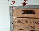 vintage cedar hill farms rustic wooden milk crate - cupolavintage