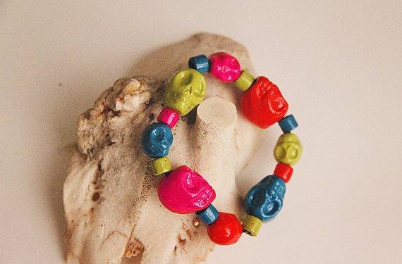 Elastic Beaded Bracelet "Bubblegum Skulls"