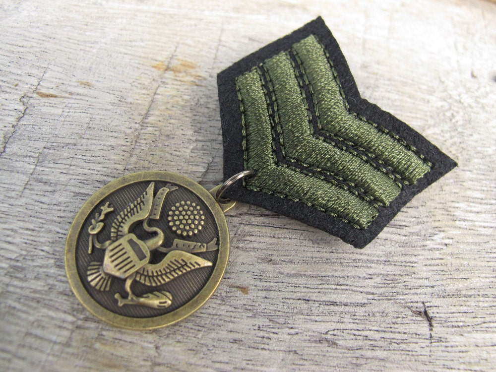 Military Green Shoulder Loop Shoulder Strap Bronze Medal Brooch for clothing decoration