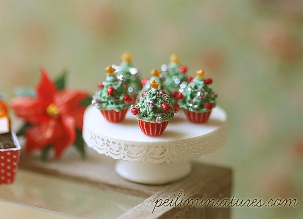 Dollhouse Miniature Food - Christmas Tree Cupcakes