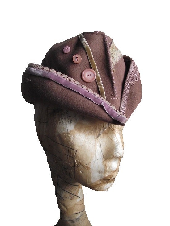 Victoriana Topper