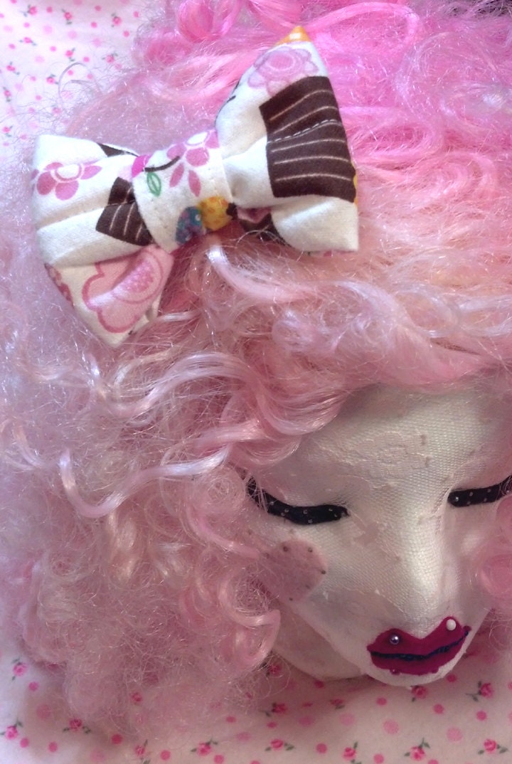 Cupcakes and Flowers Mini Stuffed Nellie Bow