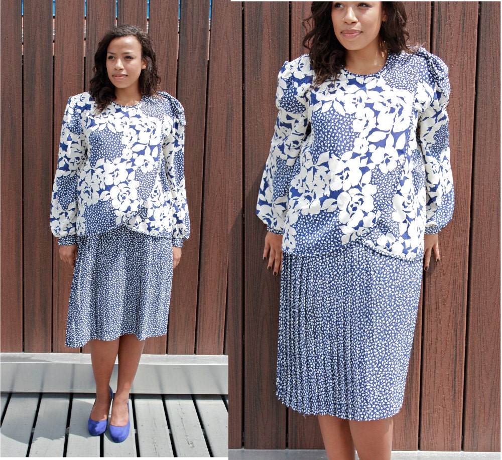 70s FLORAL Pleated Skirt Bow Tie Plus Size 1970s SHIFT Dress White Blue Silky Graphic Womens Size l - xxl 14-18