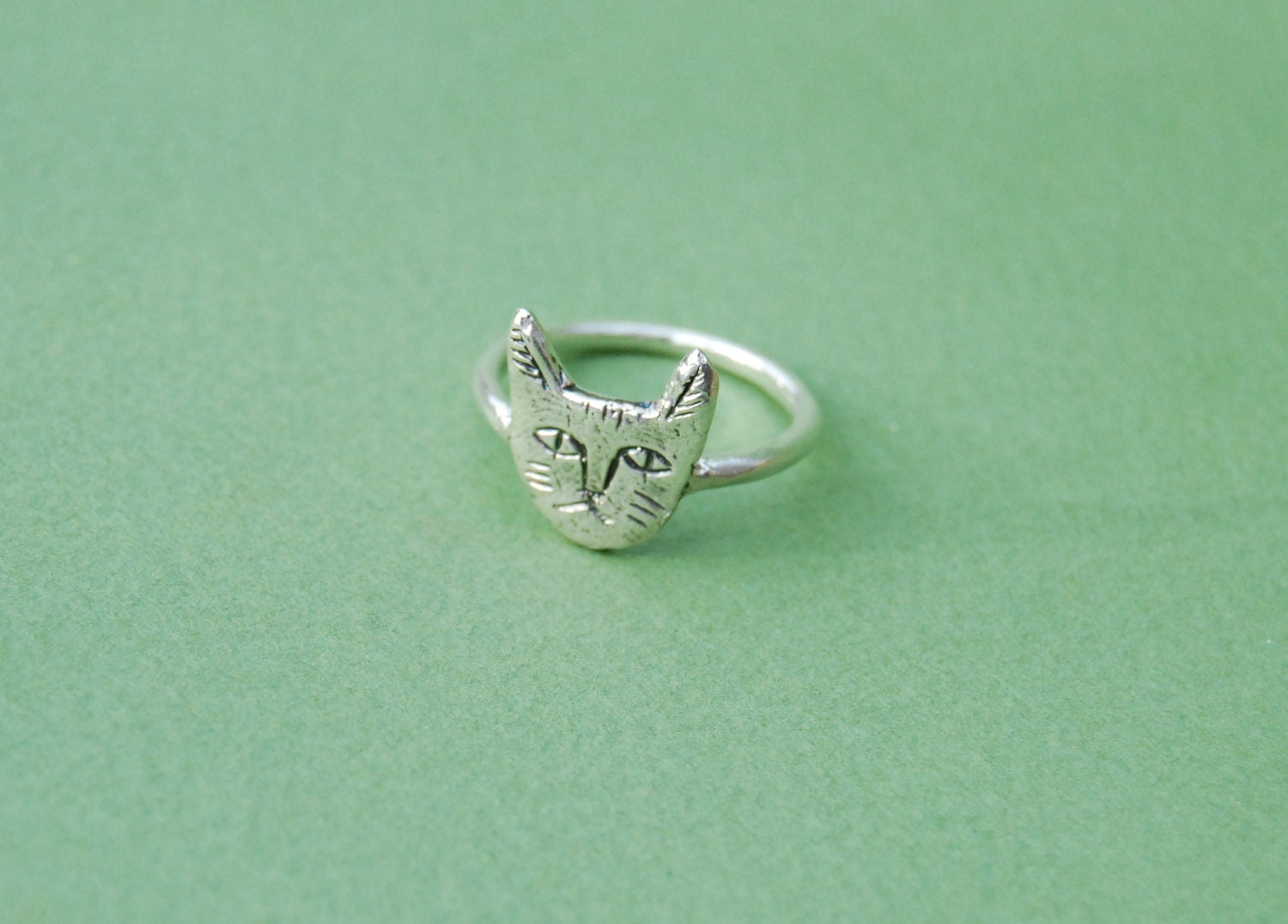Silver cat face ring
