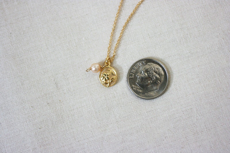 Dainty Flower Pendant Necklace
